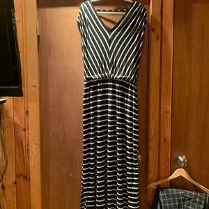 Mossimo Black and White Maxi-Dress